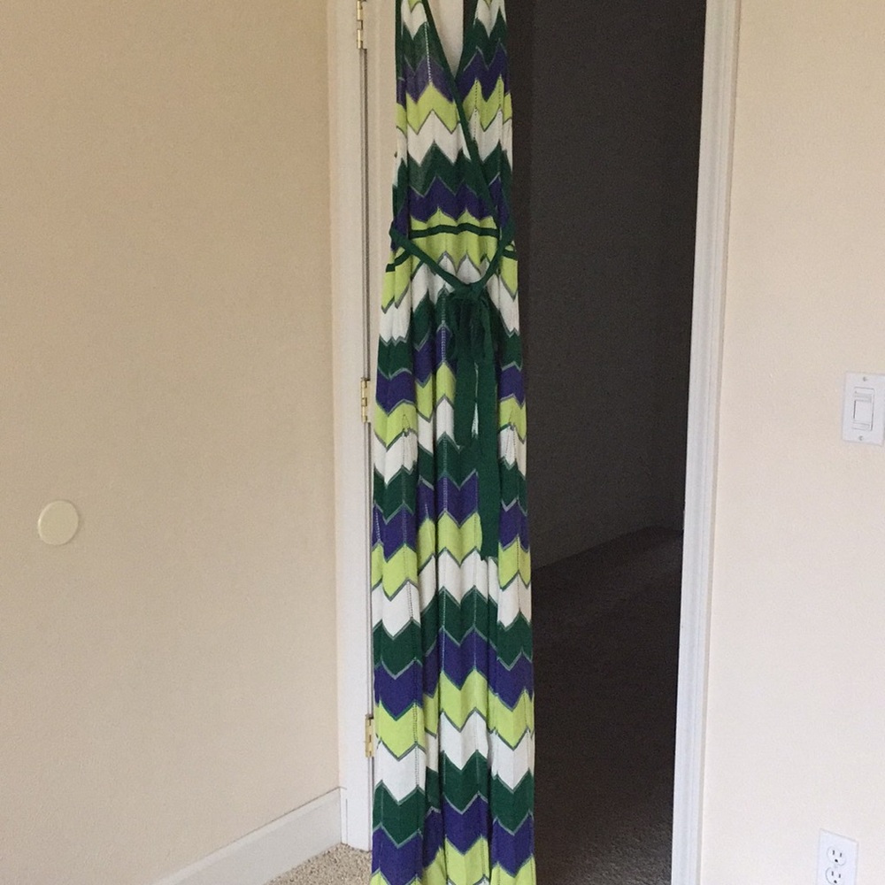 BCBGMaxAzria pretty knit chevron maxi halter dress